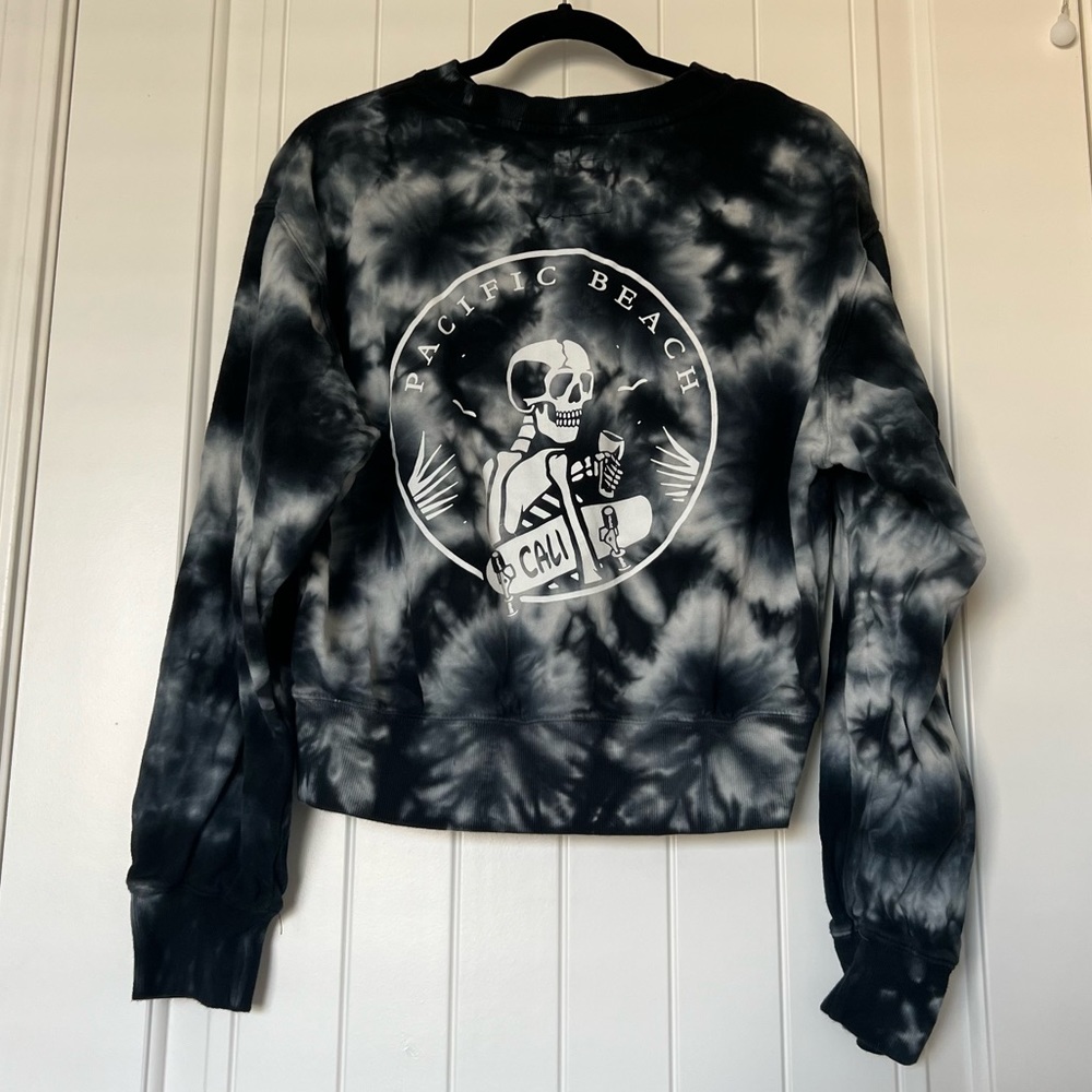 Tye Dye Skull Crewneck